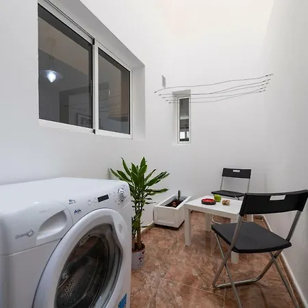 アパート Luxury House